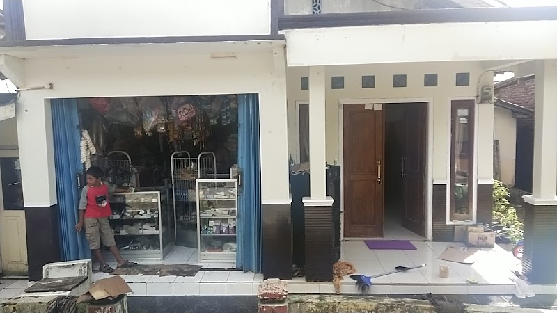 Warsum Sembako: Jantung Pagi di Sampang-Sikampuh